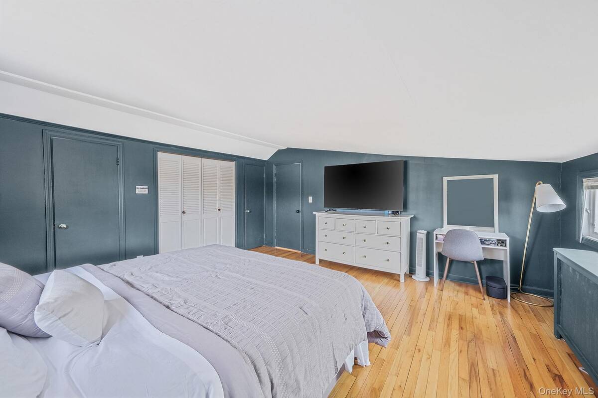 #25 photo, 114 Monroe Avenue, מחוז סאפוק Patchogue , NY 11772