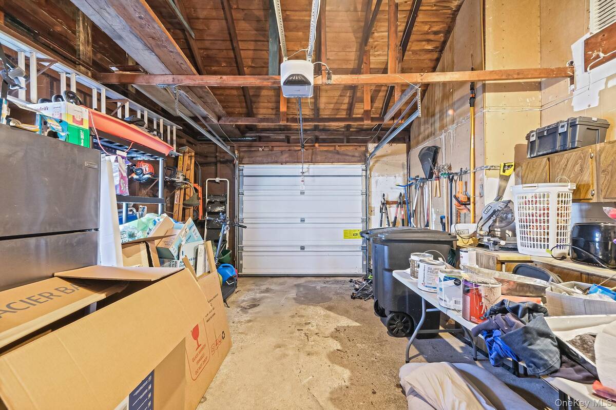 #32 photo, 114 Monroe Avenue, מחוז סאפוק Patchogue , NY 11772