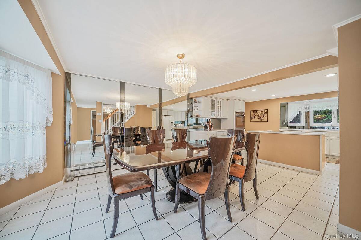 #10 photo, 24 Oakdale Avenue, सफ़ोक काउंटी Farmingville , NY 11738