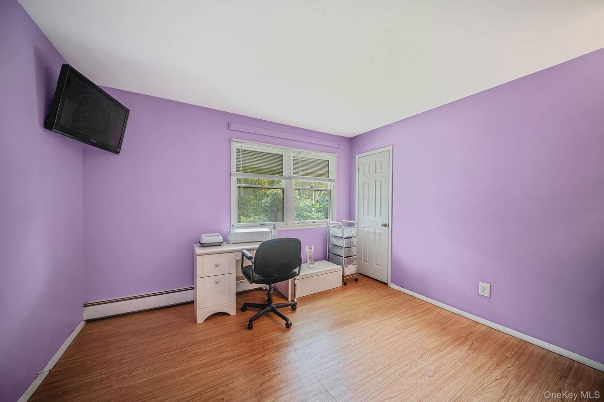 #26 photo, 24 Oakdale Avenue, सफ़ोक काउंटी Farmingville , NY 11738