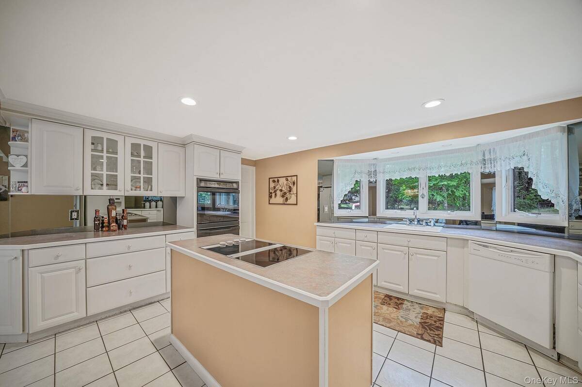 #5 photo, 24 Oakdale Avenue, सफ़ोक काउंटी Farmingville , NY 11738