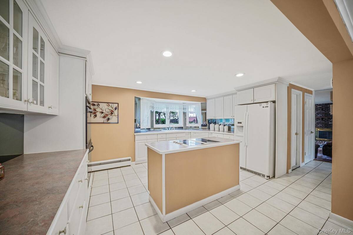 #8 photo, 24 Oakdale Avenue, सफ़ोक काउंटी Farmingville , NY 11738