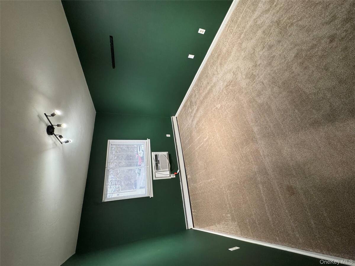 #11 photo, 100 Hawthorne Avenue, 롱 아일랜드 Central Islip , NY 11722