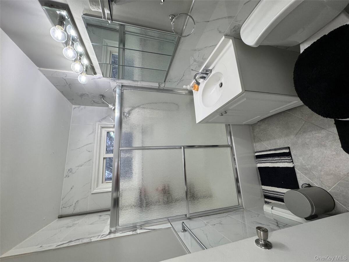 #13 photo, 100 Hawthorne Avenue, 롱 아일랜드 Central Islip , NY 11722