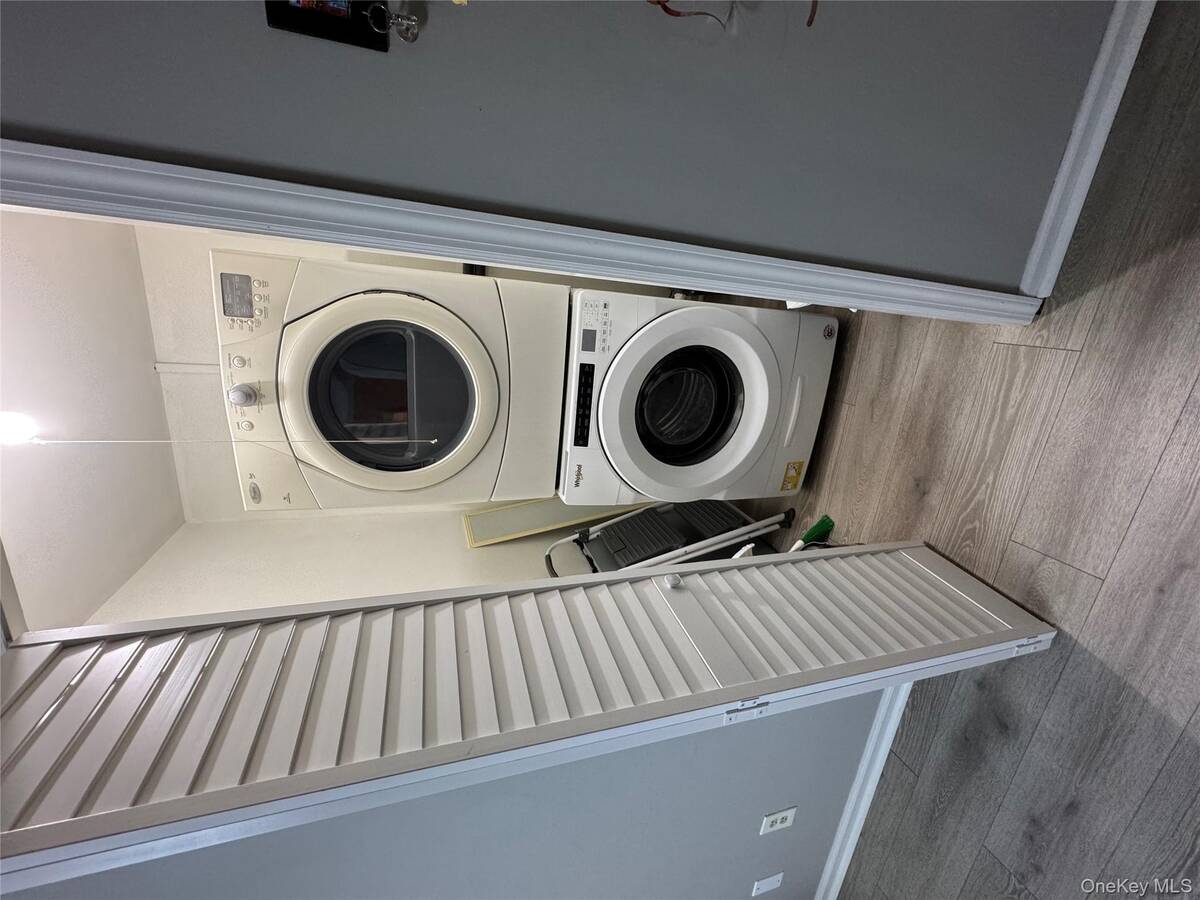 #16 photo, 100 Hawthorne Avenue, 롱 아일랜드 Central Islip , NY 11722