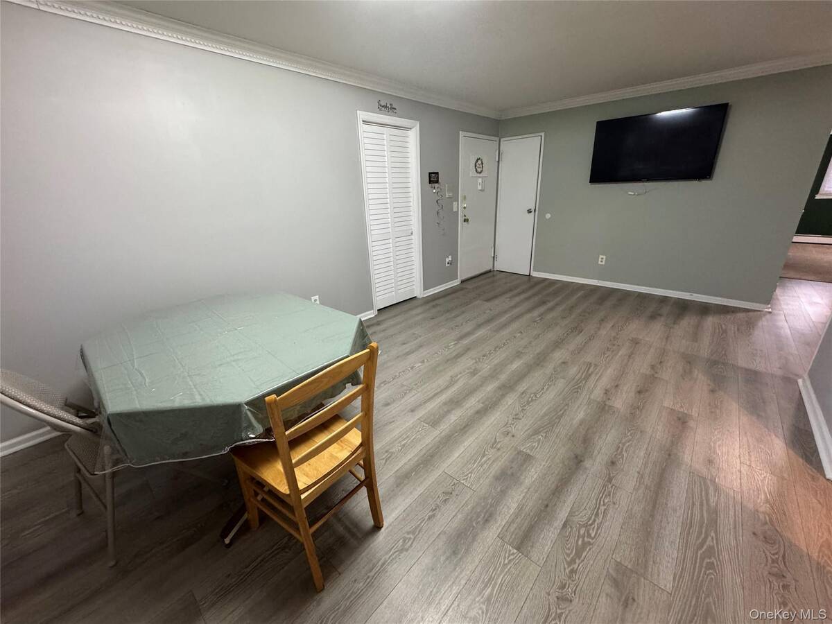 #17 photo, 100 Hawthorne Avenue, 롱 아일랜드 Central Islip , NY 11722