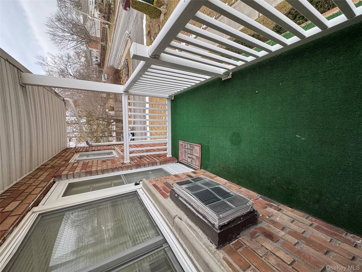 #23 photo, 100 Hawthorne Avenue, 롱 아일랜드 Central Islip , NY 11722