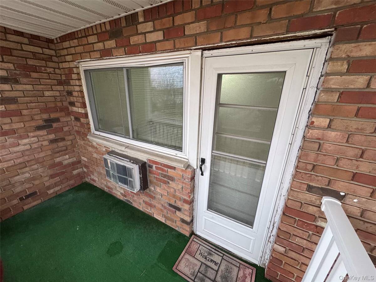 #25 photo, 100 Hawthorne Avenue, 롱 아일랜드 Central Islip , NY 11722