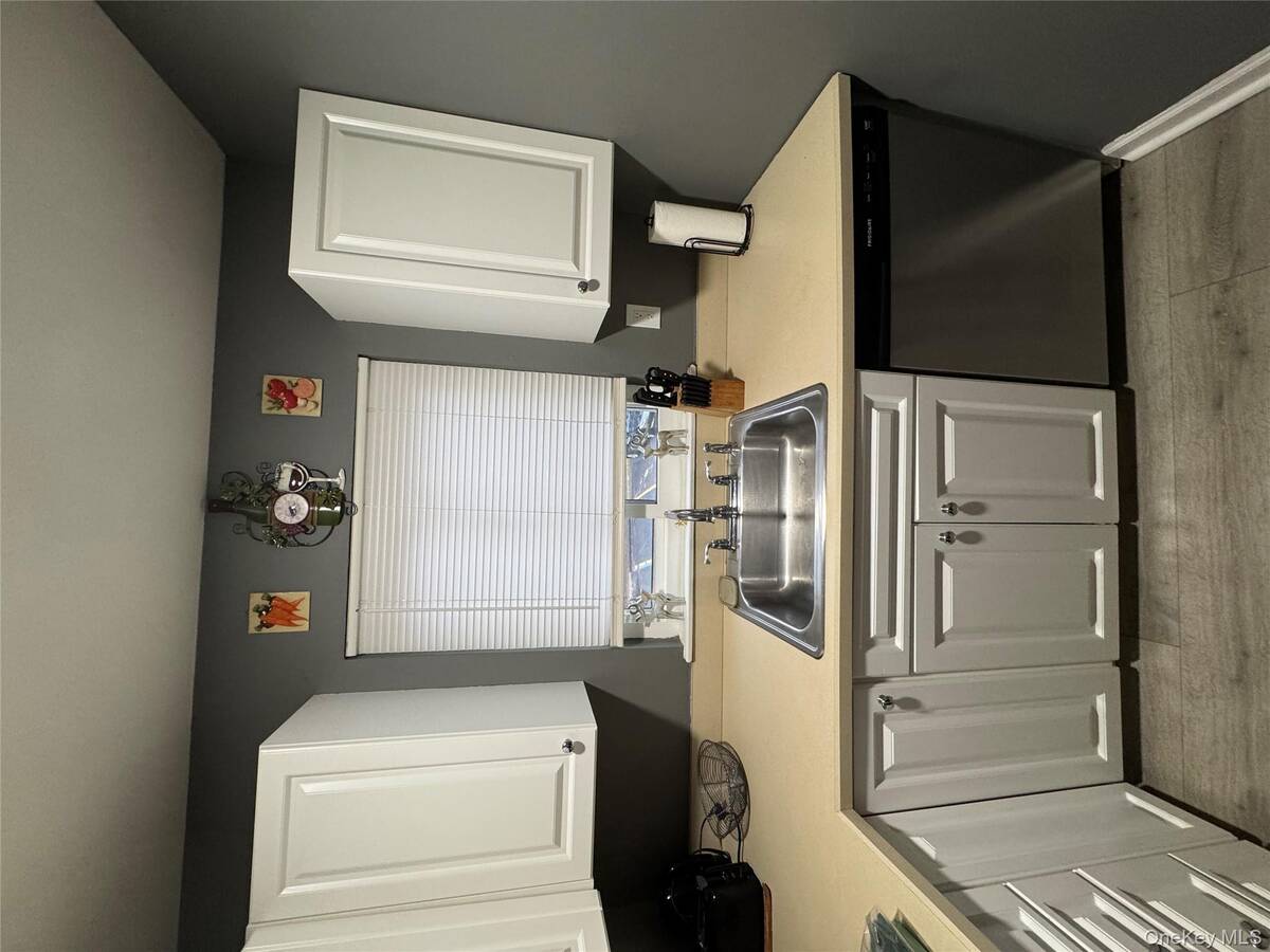 #7 photo, 100 Hawthorne Avenue, 롱 아일랜드 Central Islip , NY 11722