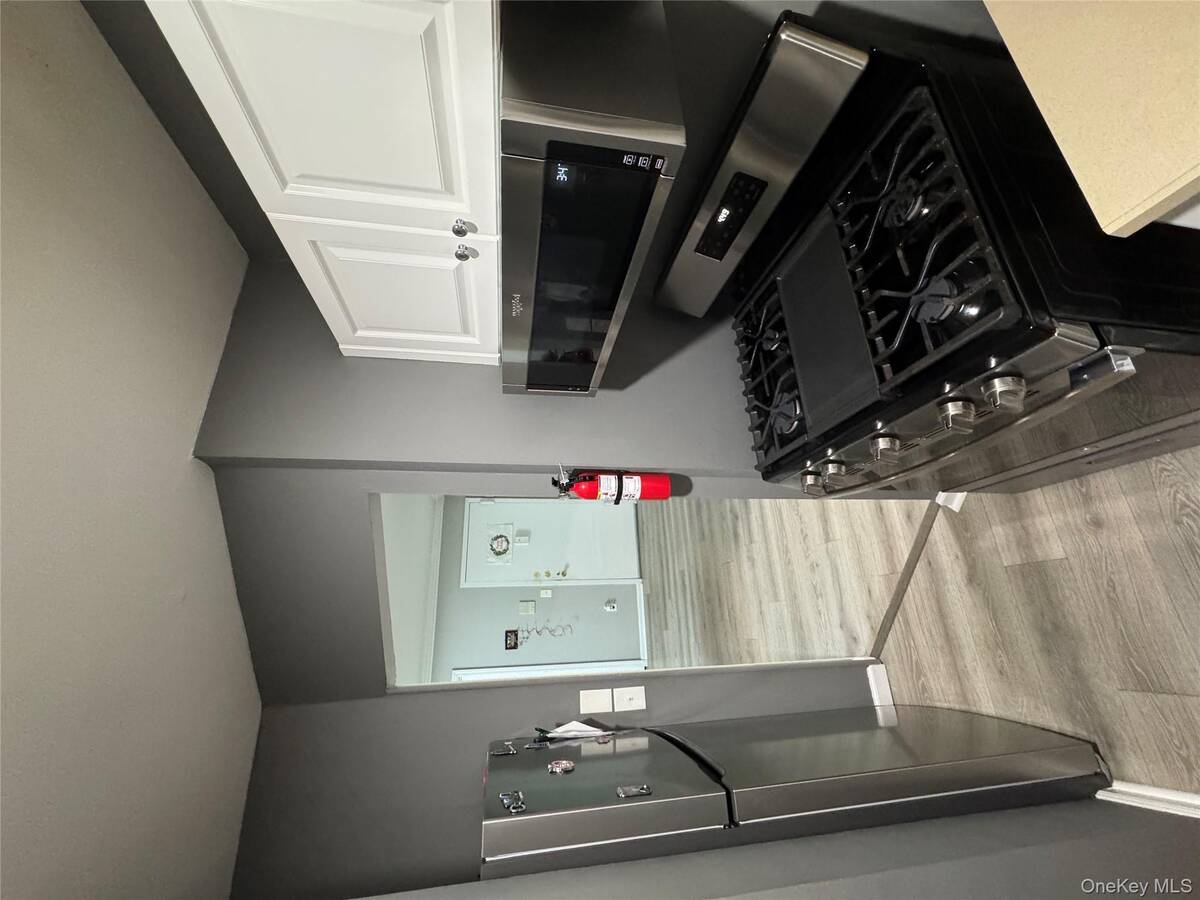 #9 photo, 100 Hawthorne Avenue, 롱 아일랜드 Central Islip , NY 11722