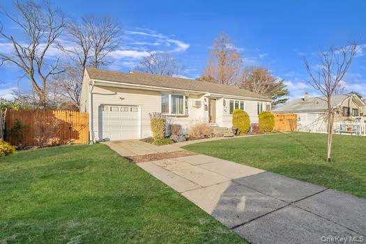 #1 photo, 13 Hewes Street, Саффолк ‖ Brentwood , NY 11717