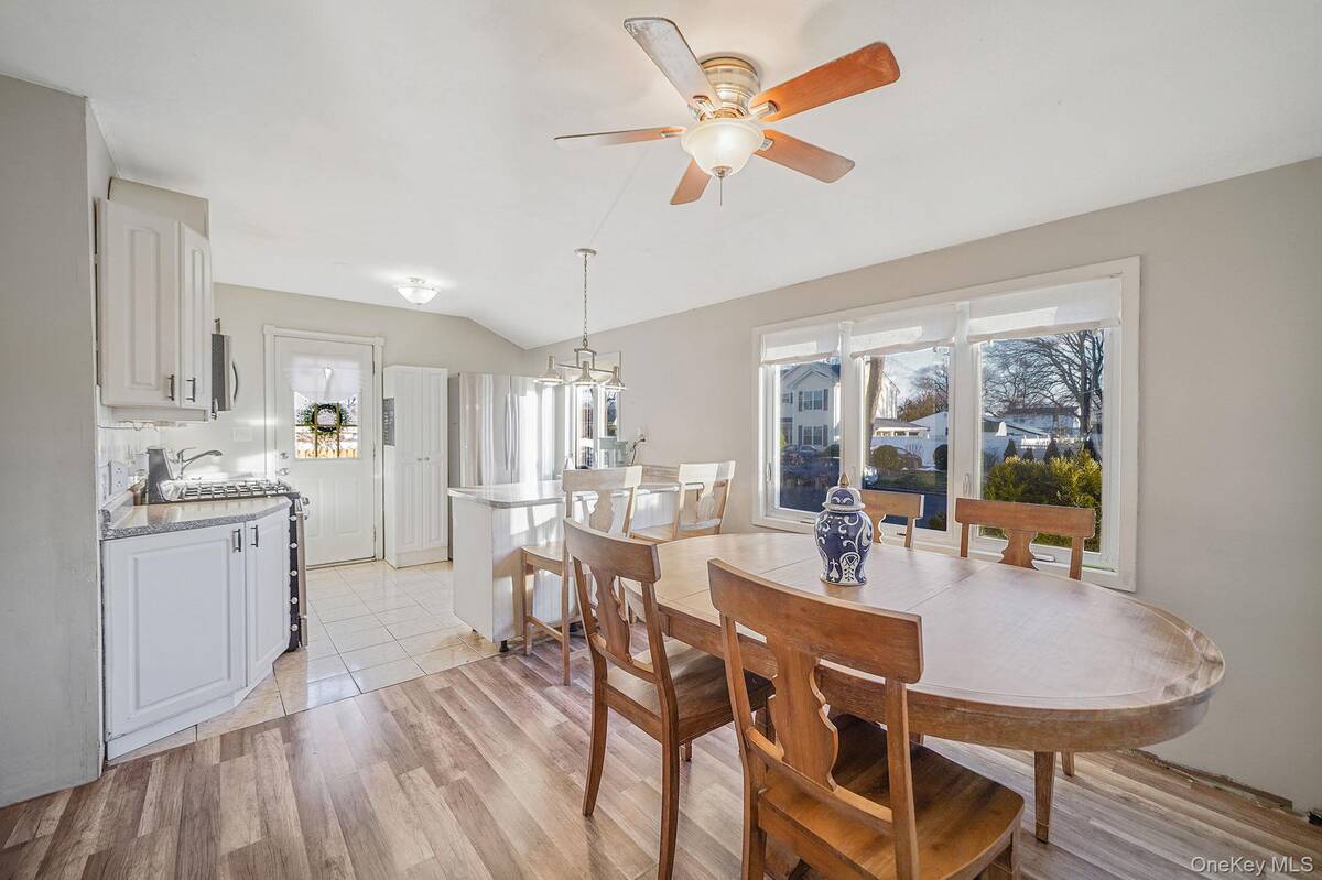 #10 photo, 13 Hewes Street, Саффолк ‖ Brentwood , NY 11717