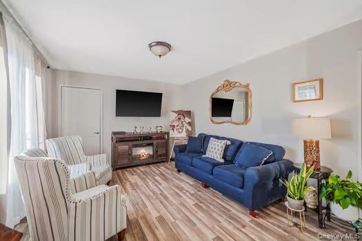 #2 photo, 13 Hewes Street, Саффолк ‖ Brentwood , NY 11717