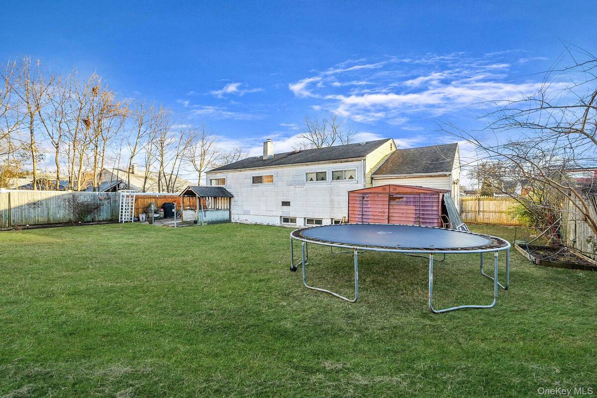 #5 photo, 13 Hewes Street, Саффолк ‖ Brentwood , NY 11717