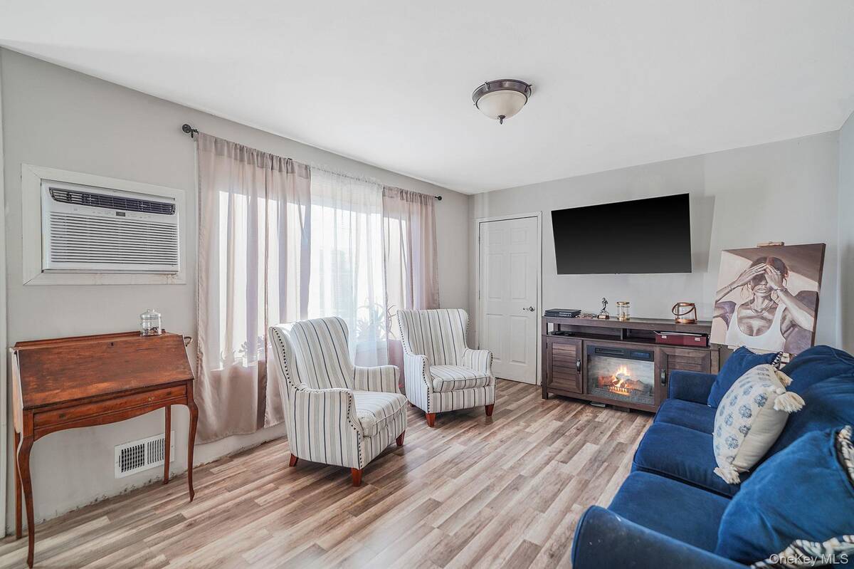 #7 photo, 13 Hewes Street, Саффолк ‖ Brentwood , NY 11717