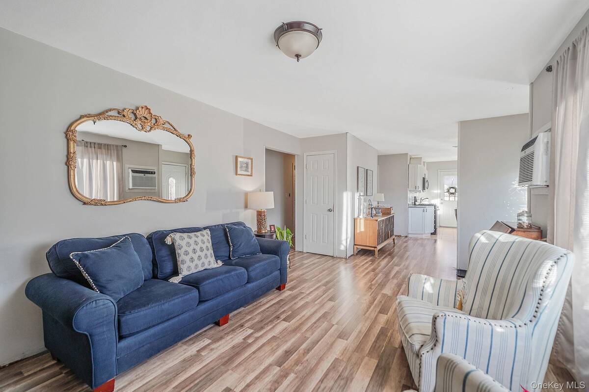 #8 photo, 13 Hewes Street, Саффолк ‖ Brentwood , NY 11717