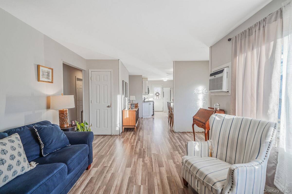 #9 photo, 13 Hewes Street, Саффолк ‖ Brentwood , NY 11717