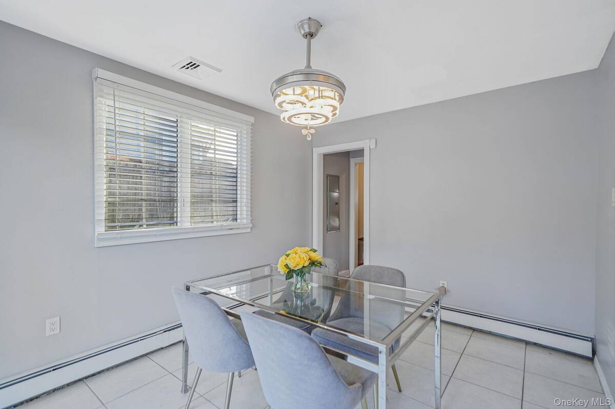 #11 photo, 39 13th Avenue, מחוז סאפוק Ronkonkoma , NY 11779