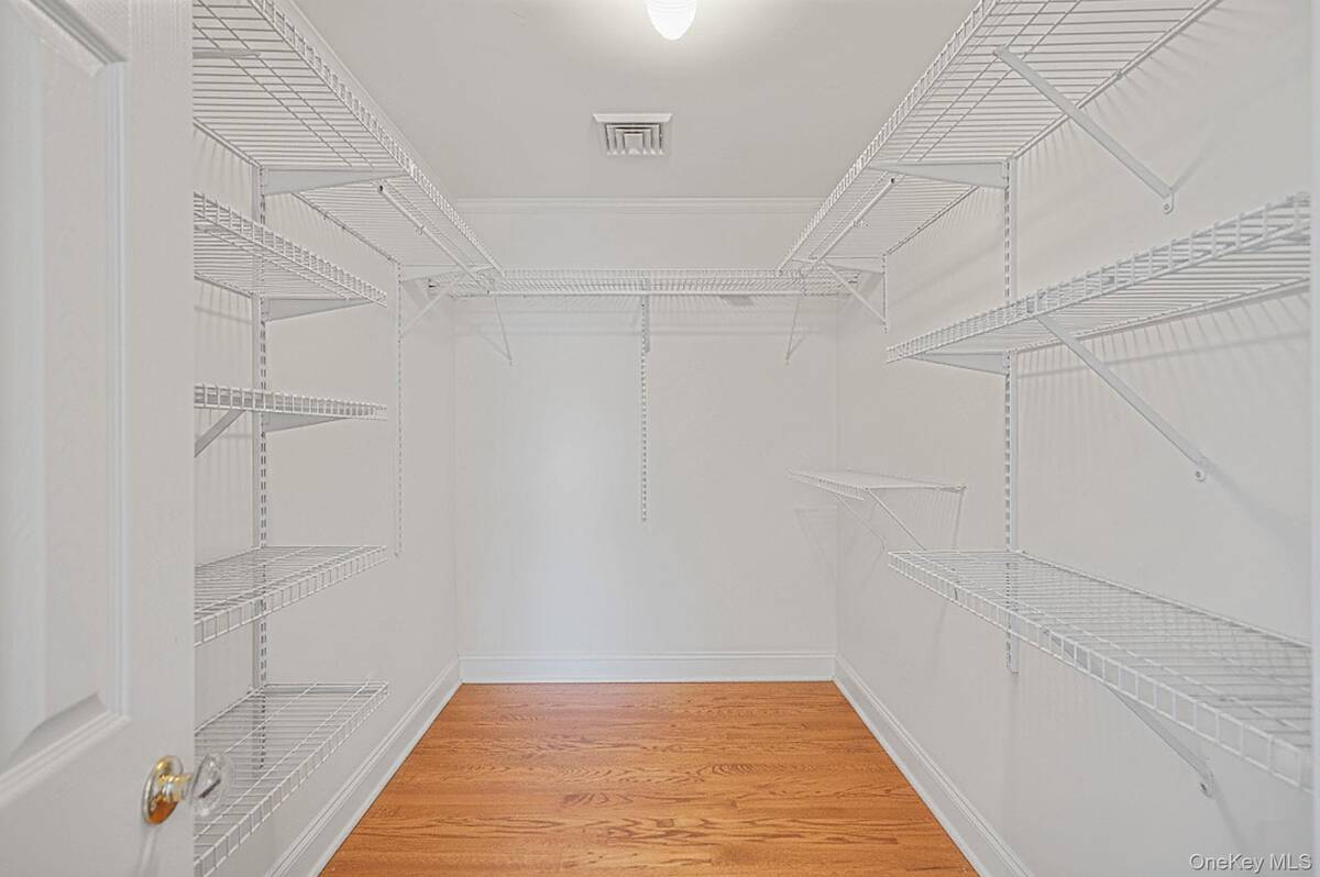 #15 photo, 39 13th Avenue, מחוז סאפוק Ronkonkoma , NY 11779