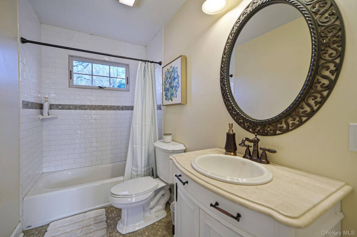 #17 photo, 39 13th Avenue, מחוז סאפוק Ronkonkoma , NY 11779