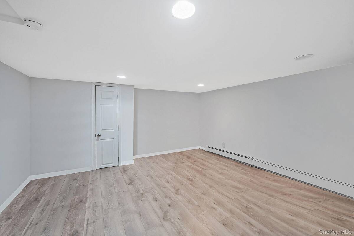 #22 photo, 39 13th Avenue, מחוז סאפוק Ronkonkoma , NY 11779