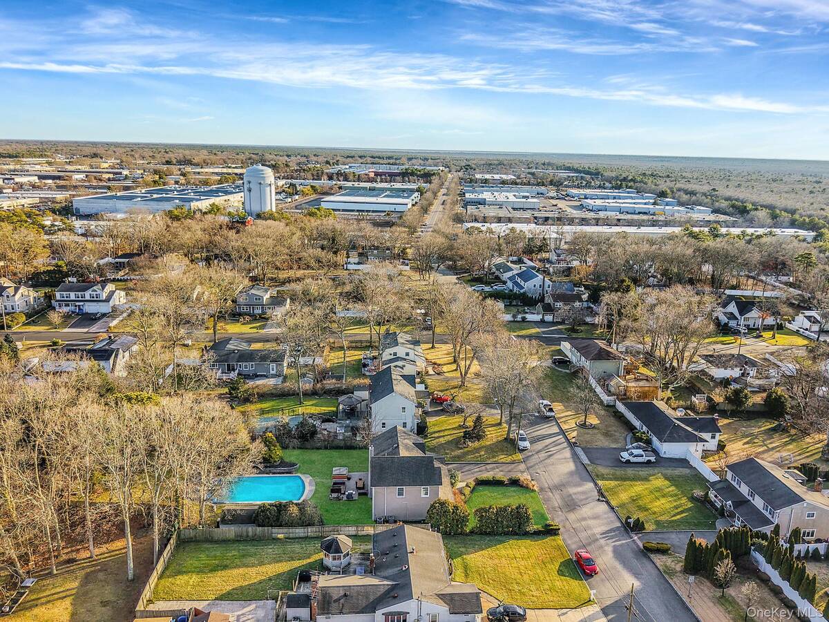 #27 photo, 39 13th Avenue, מחוז סאפוק Ronkonkoma , NY 11779