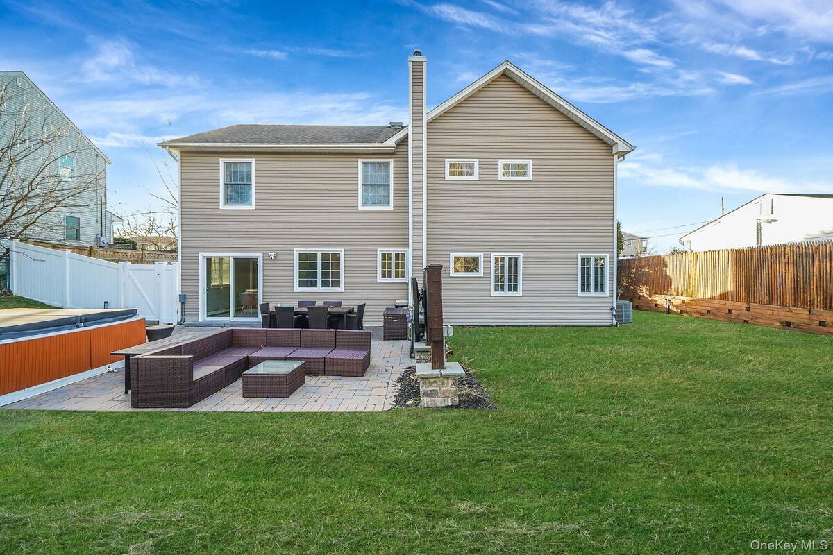 #28 photo, 39 13th Avenue, מחוז סאפוק Ronkonkoma , NY 11779