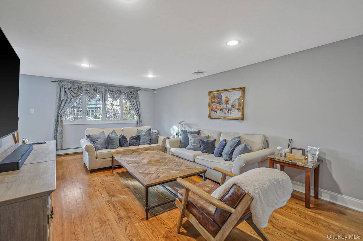 #4 photo, 39 13th Avenue, מחוז סאפוק Ronkonkoma , NY 11779