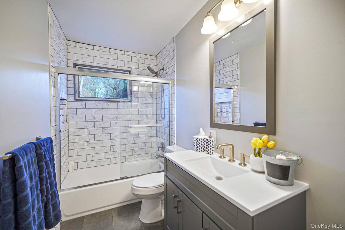 #7 photo, 39 13th Avenue, מחוז סאפוק Ronkonkoma , NY 11779