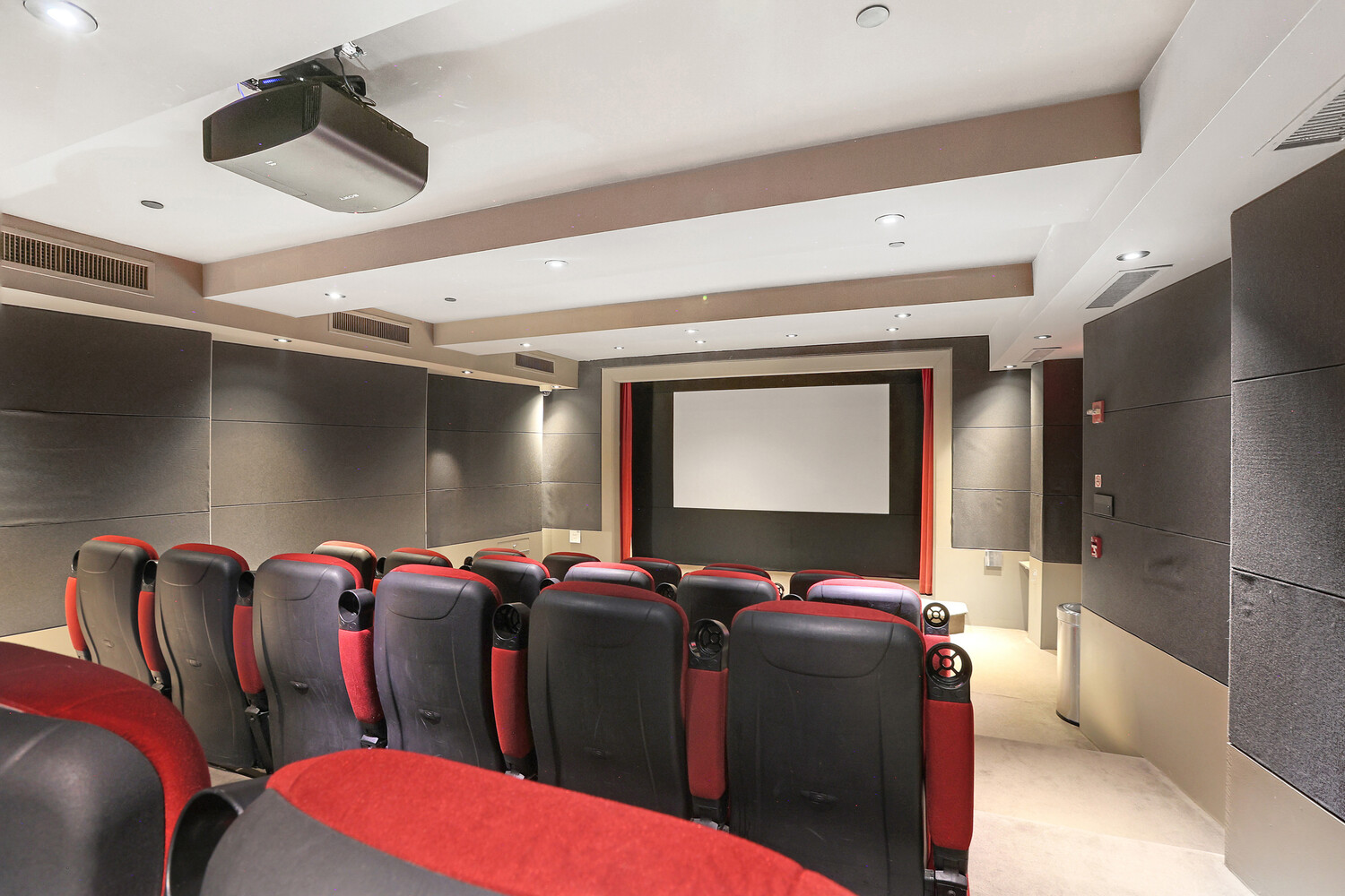 #18 photo, 15 BROAD Street, Financial District , NY 10005