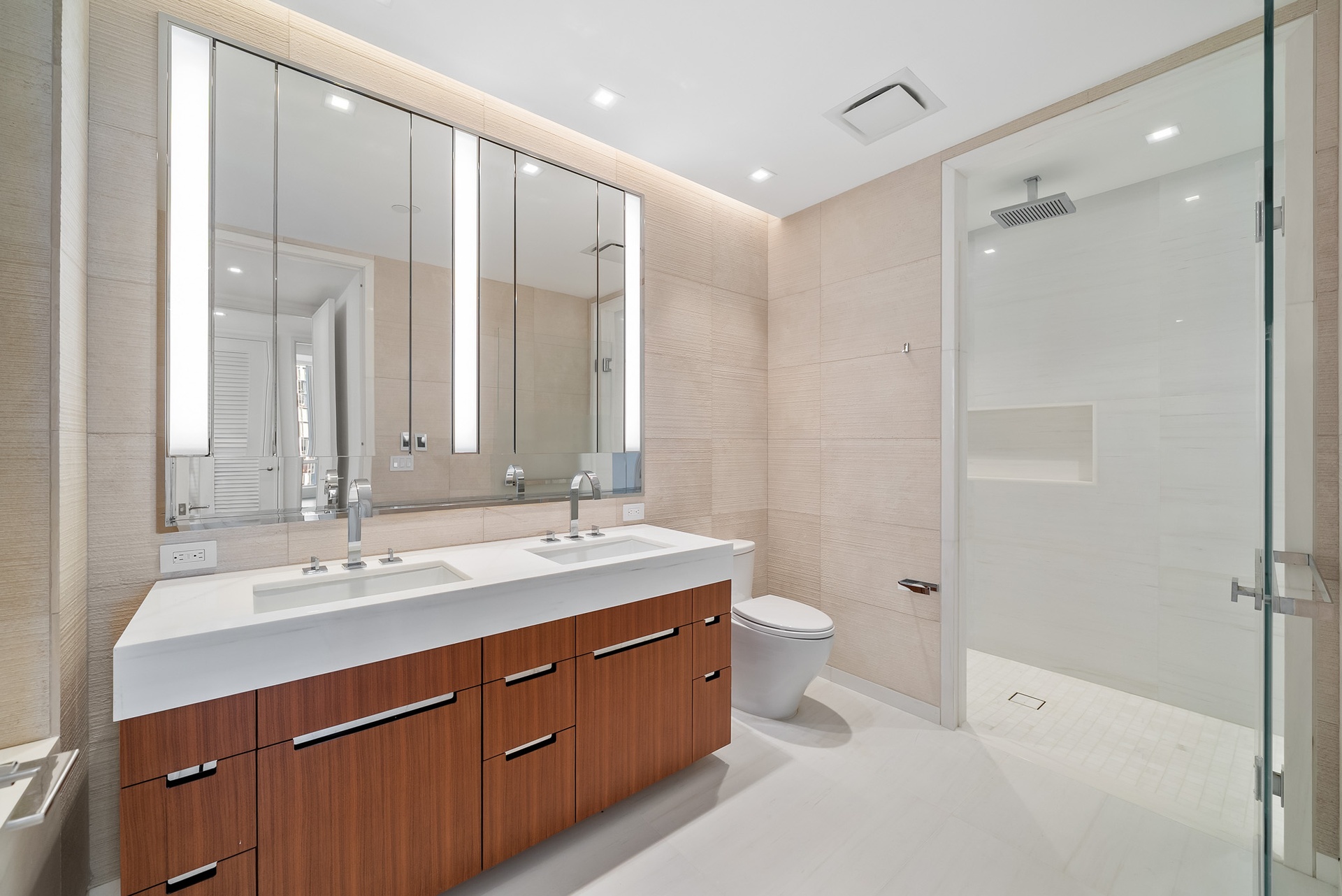 #15 photo, 1 W End Avenue, 맨해튼 Lincoln Square , NY 10023