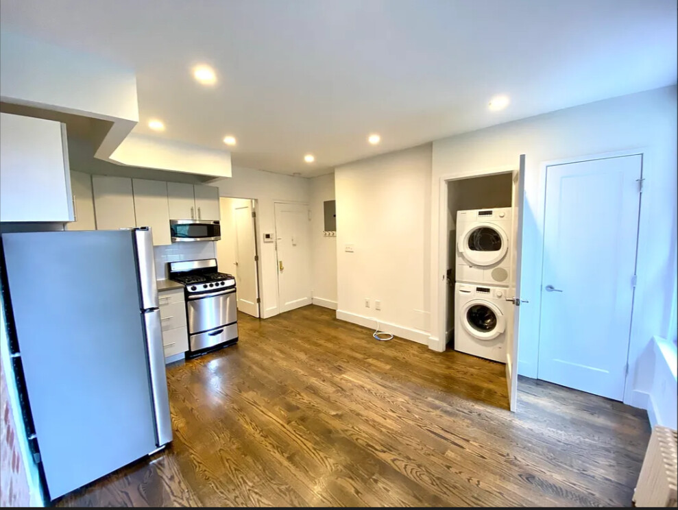 #2 photo, 245 E 39TH Street, Murray Hill , NY 10016