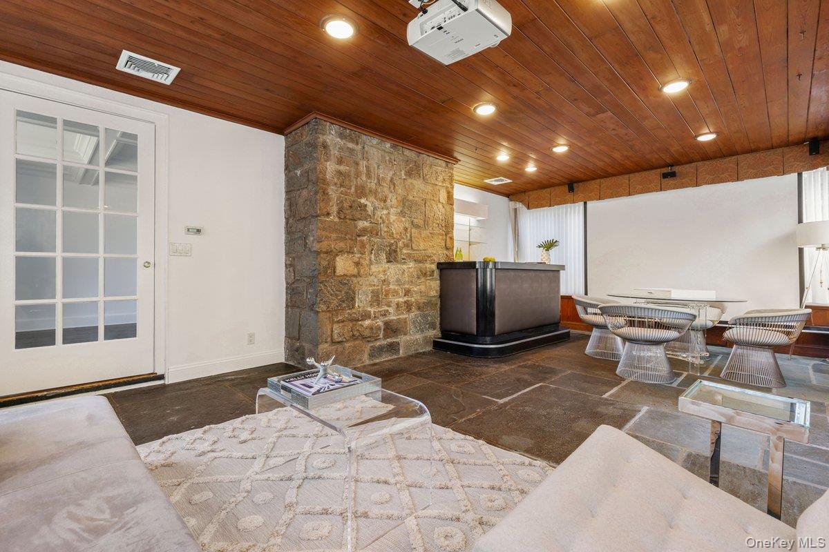 #10 photo, 92 Verdun Avenue, New Rochelle , NY 10804