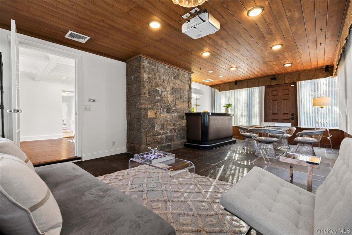 #8 photo, 92 Verdun Avenue, New Rochelle , NY 10804