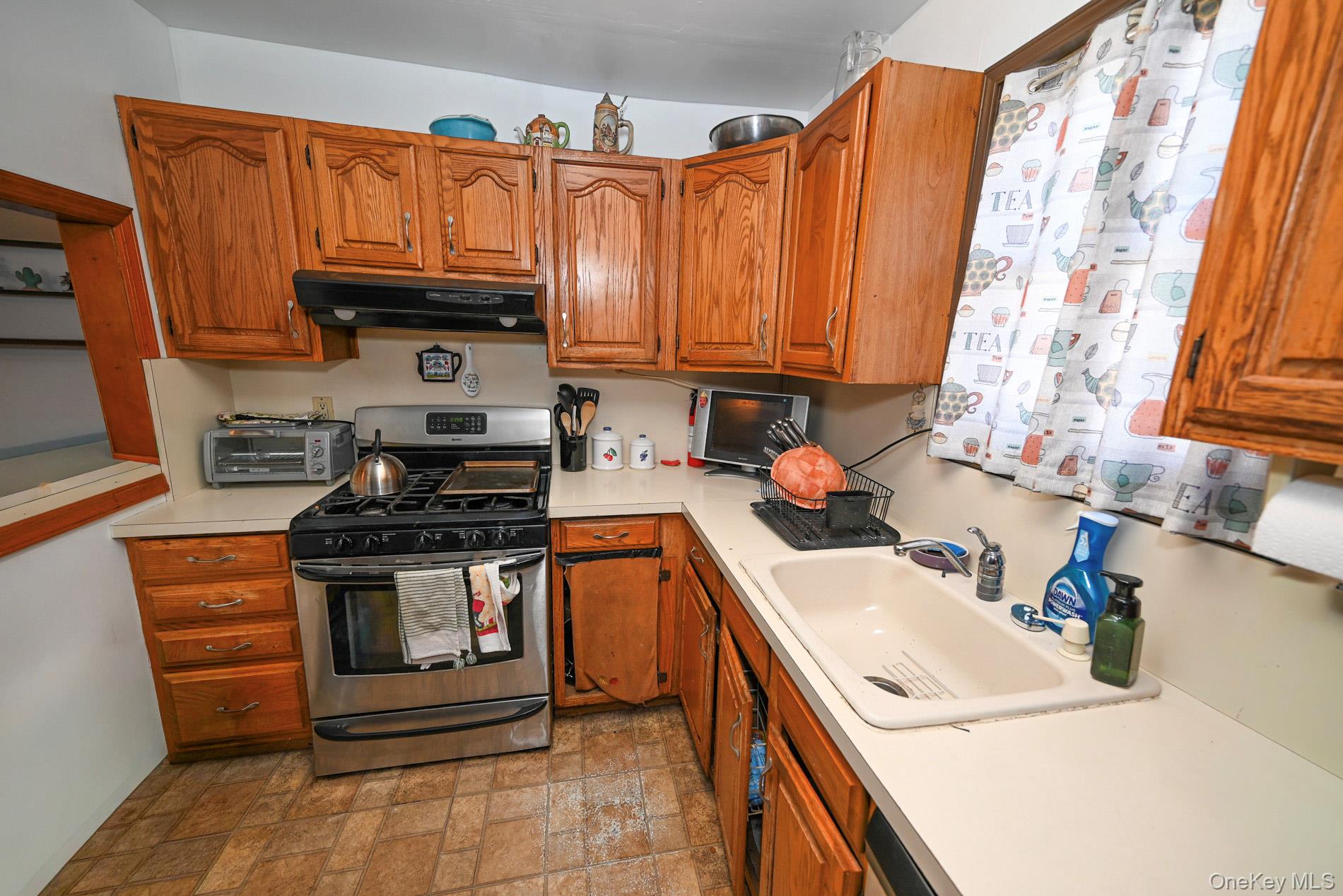 #8 photo, 165 Cochran Place, Valley Stream , NY 11581