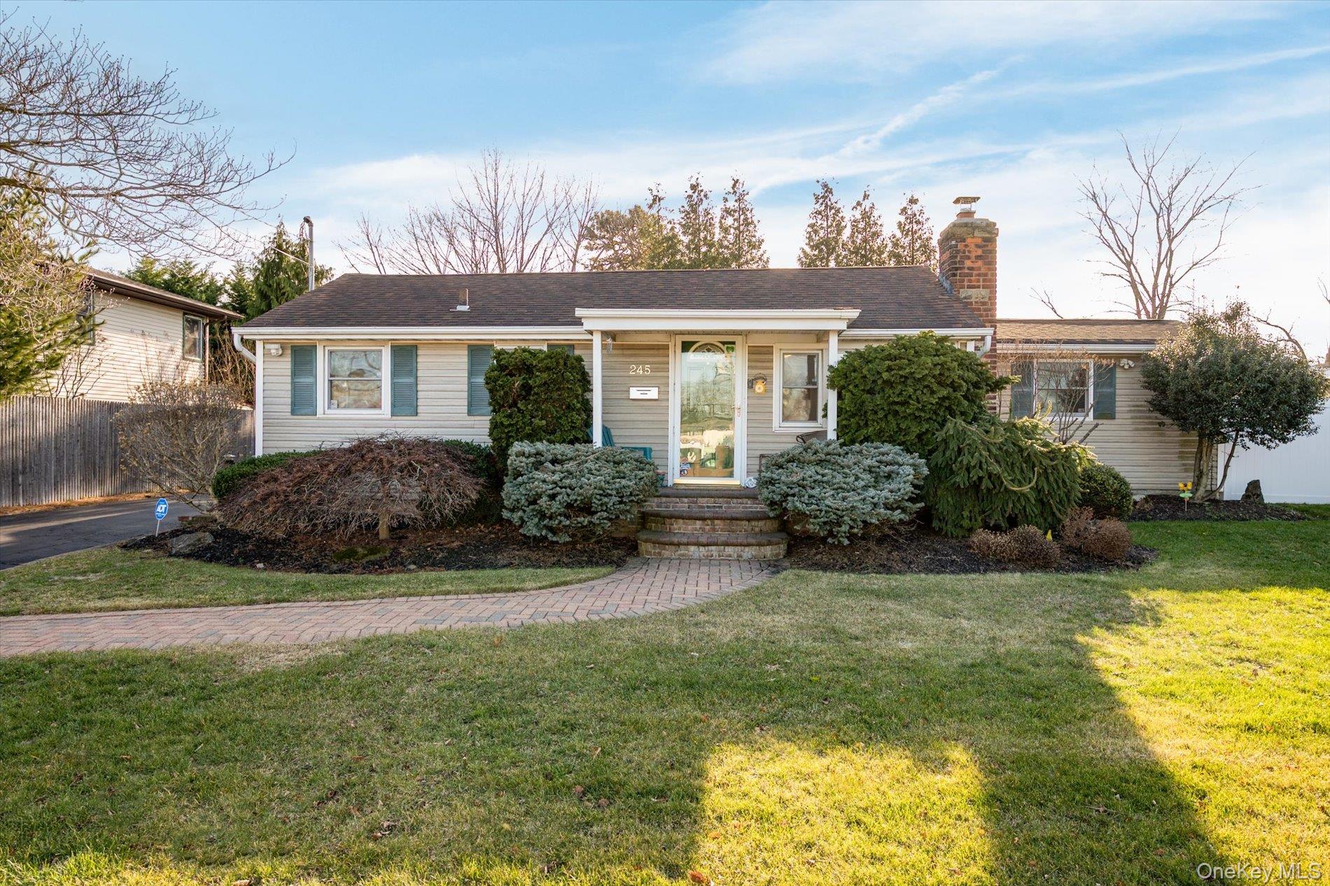 #1 photo, 245 53rd Street, 东长岛 Lindenhurst , NY 11757