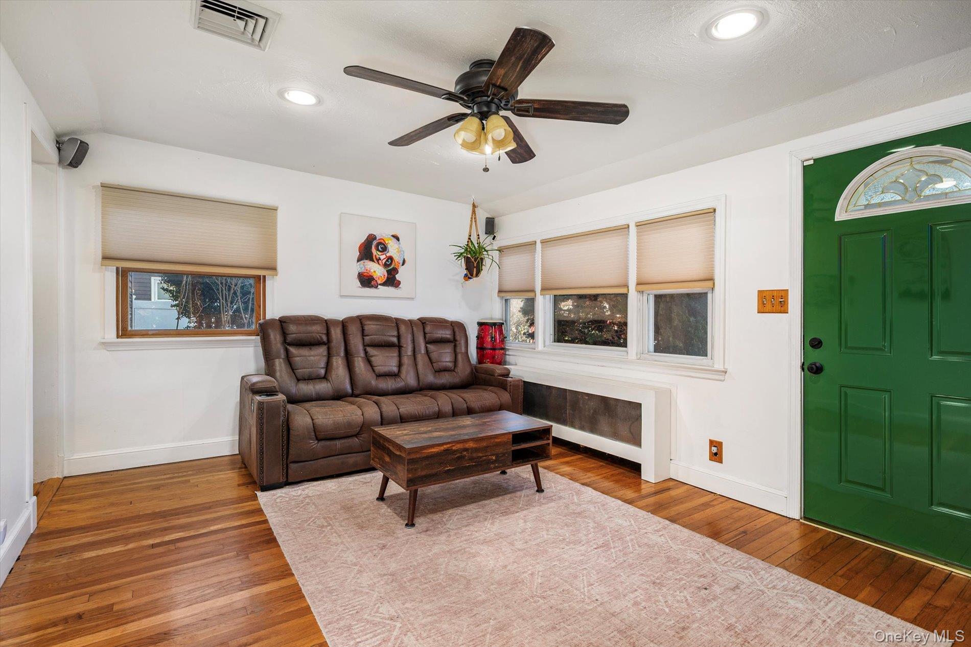 #4 photo, 245 53rd Street, 东长岛 Lindenhurst , NY 11757