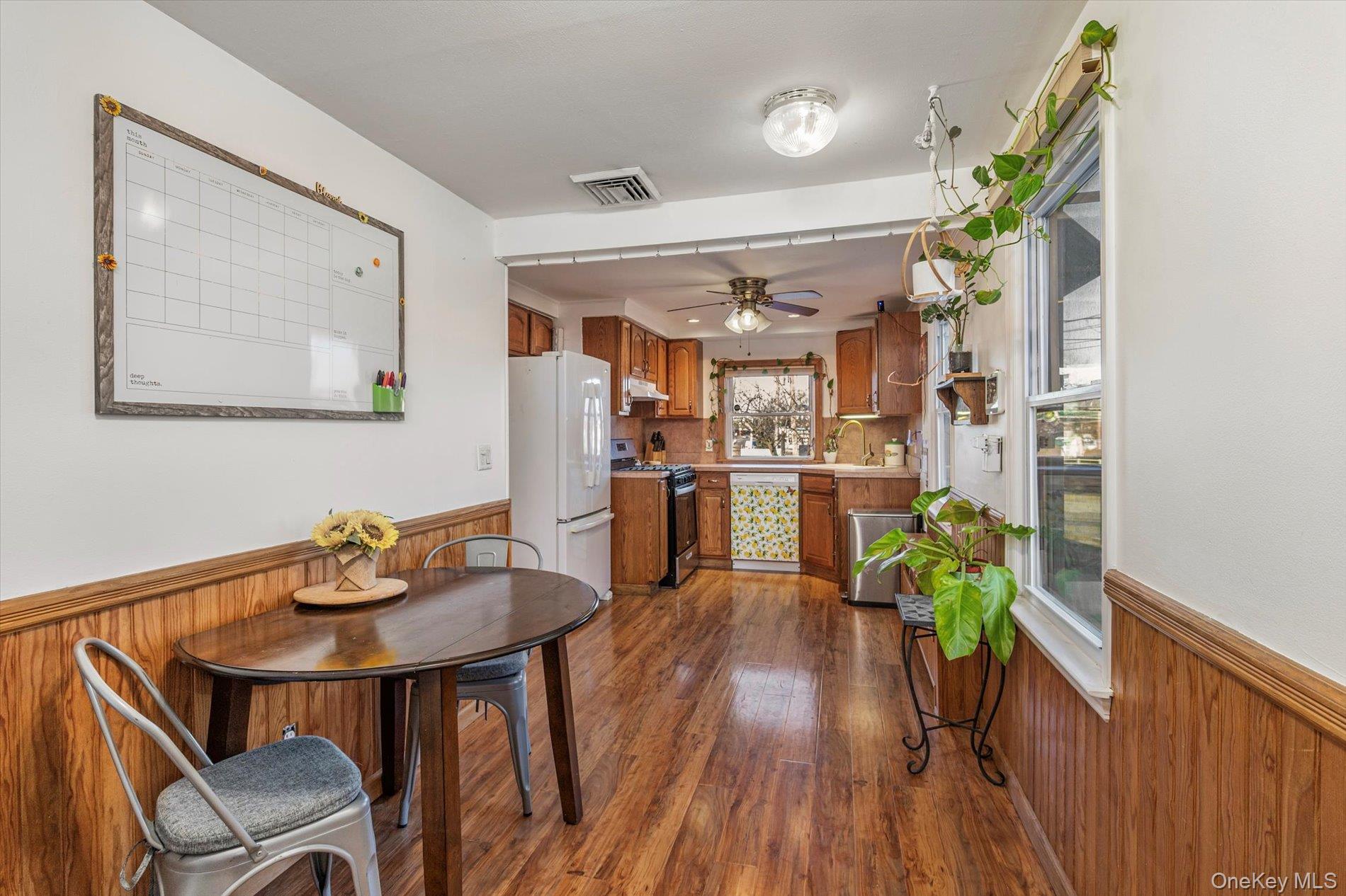 #8 photo, 245 53rd Street, 东长岛 Lindenhurst , NY 11757