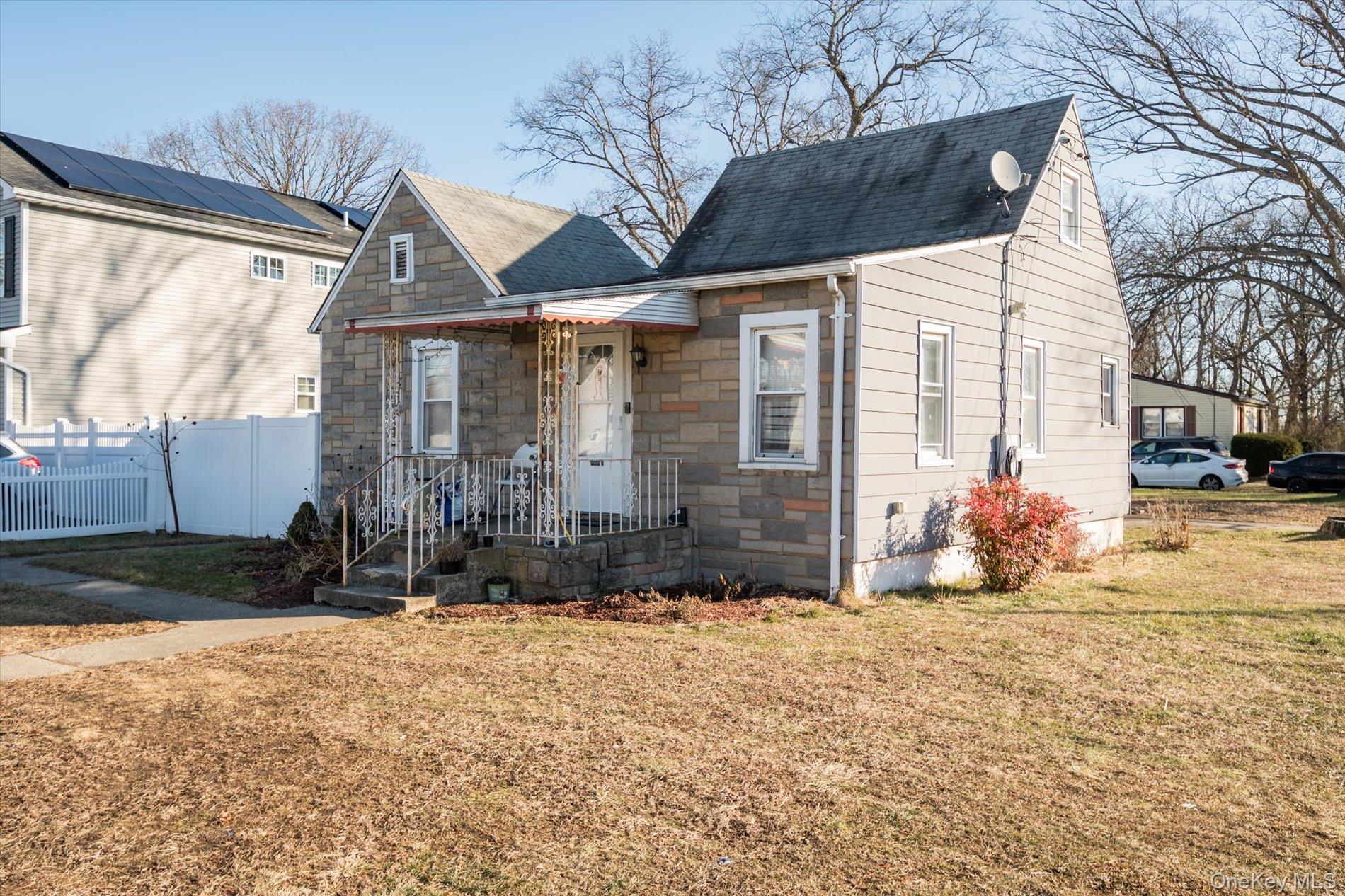 #2 photo, 283 Washington Avenue, Amityville , NY 11701