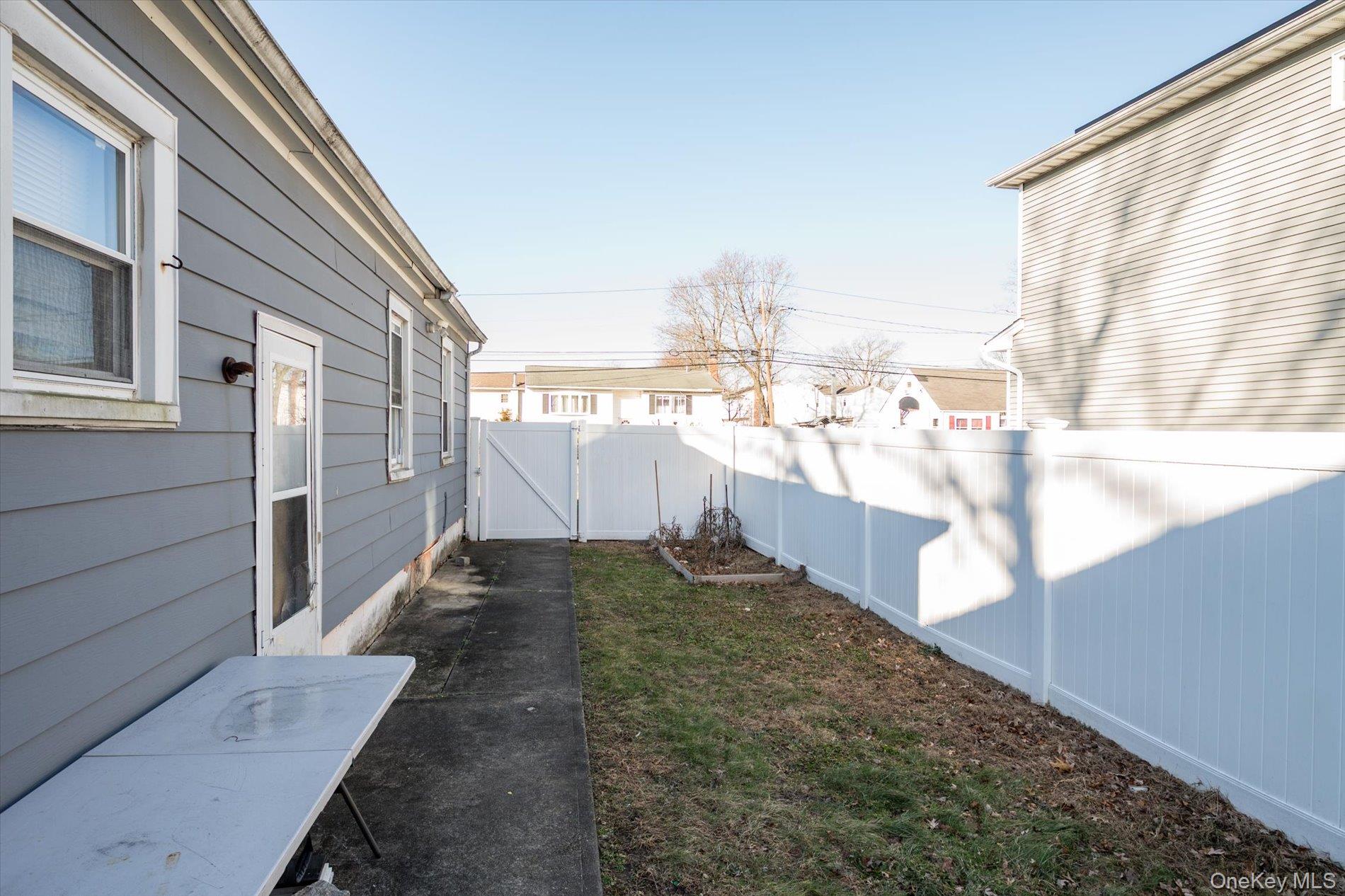 #7 photo, 283 Washington Avenue, Amityville , NY 11701