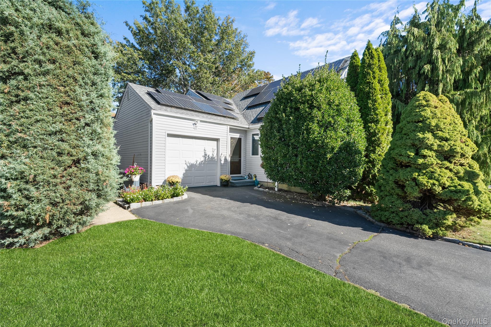 #1 photo, 27 Gaylore Drive, Саффолк ‖ Amityville , NY 11701