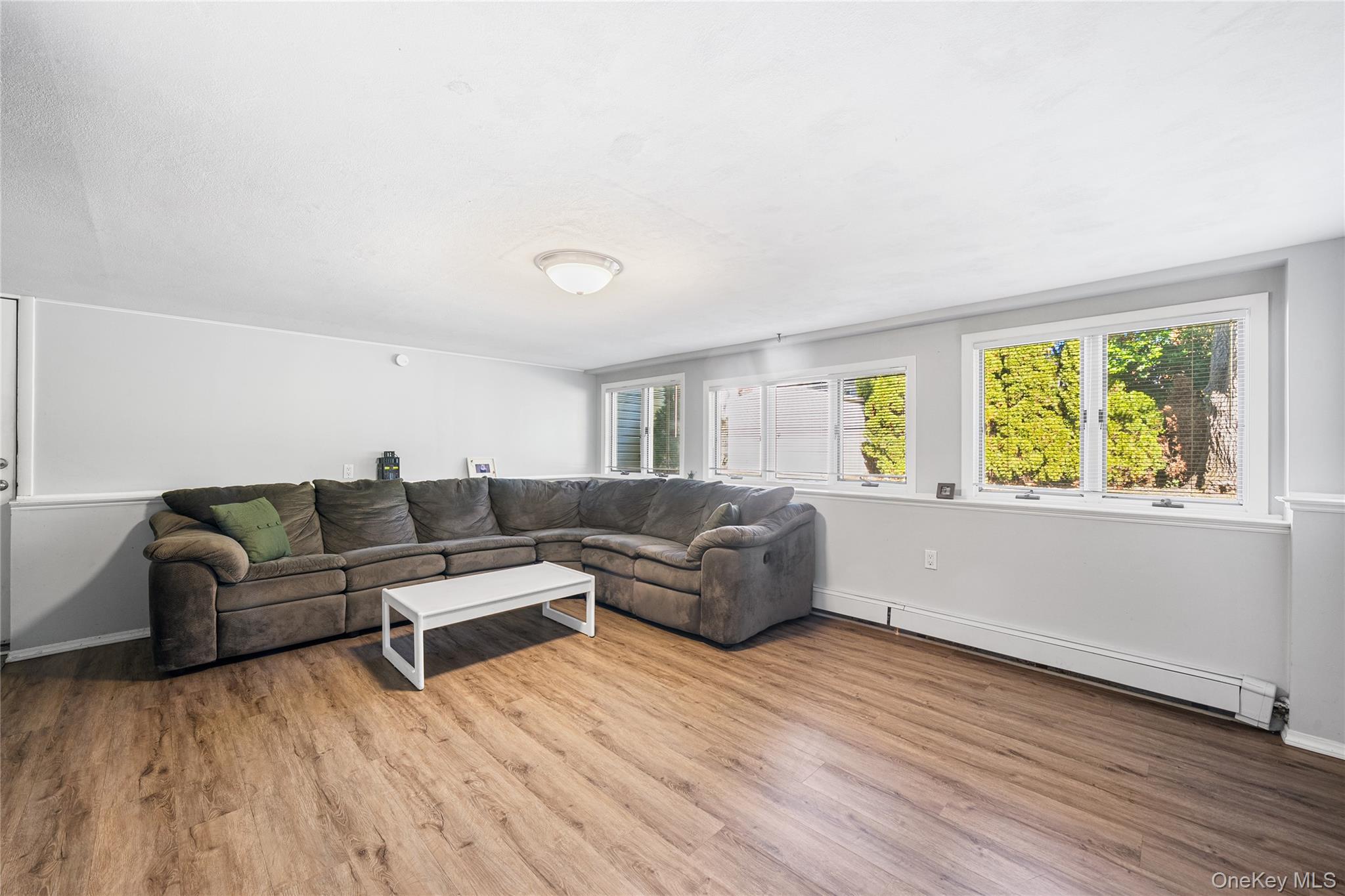 #17 photo, 27 Gaylore Drive, Саффолк ‖ Amityville , NY 11701