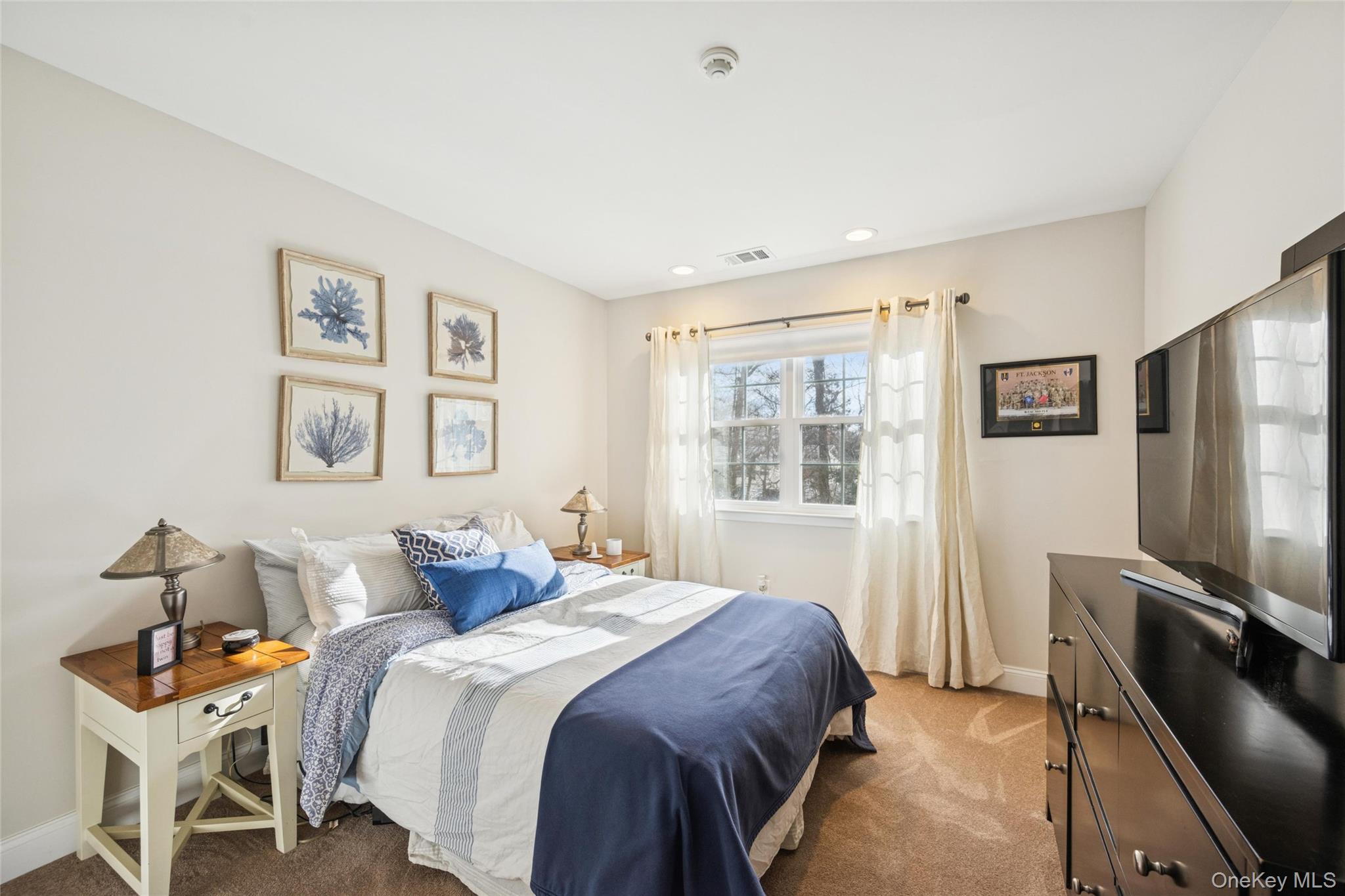 #13 photo, 606 Sara Circle, מחוז סאפוק Port Jefferson Station , NY 11776