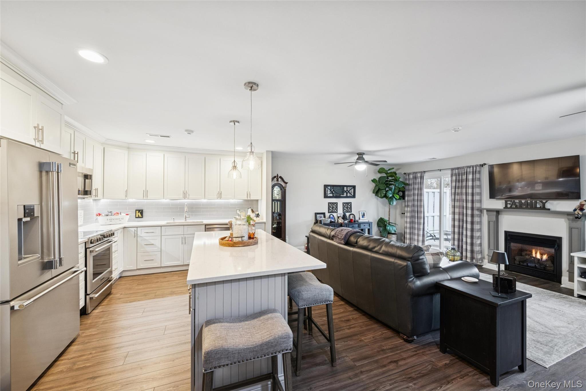 #3 photo, 606 Sara Circle, מחוז סאפוק Port Jefferson Station , NY 11776