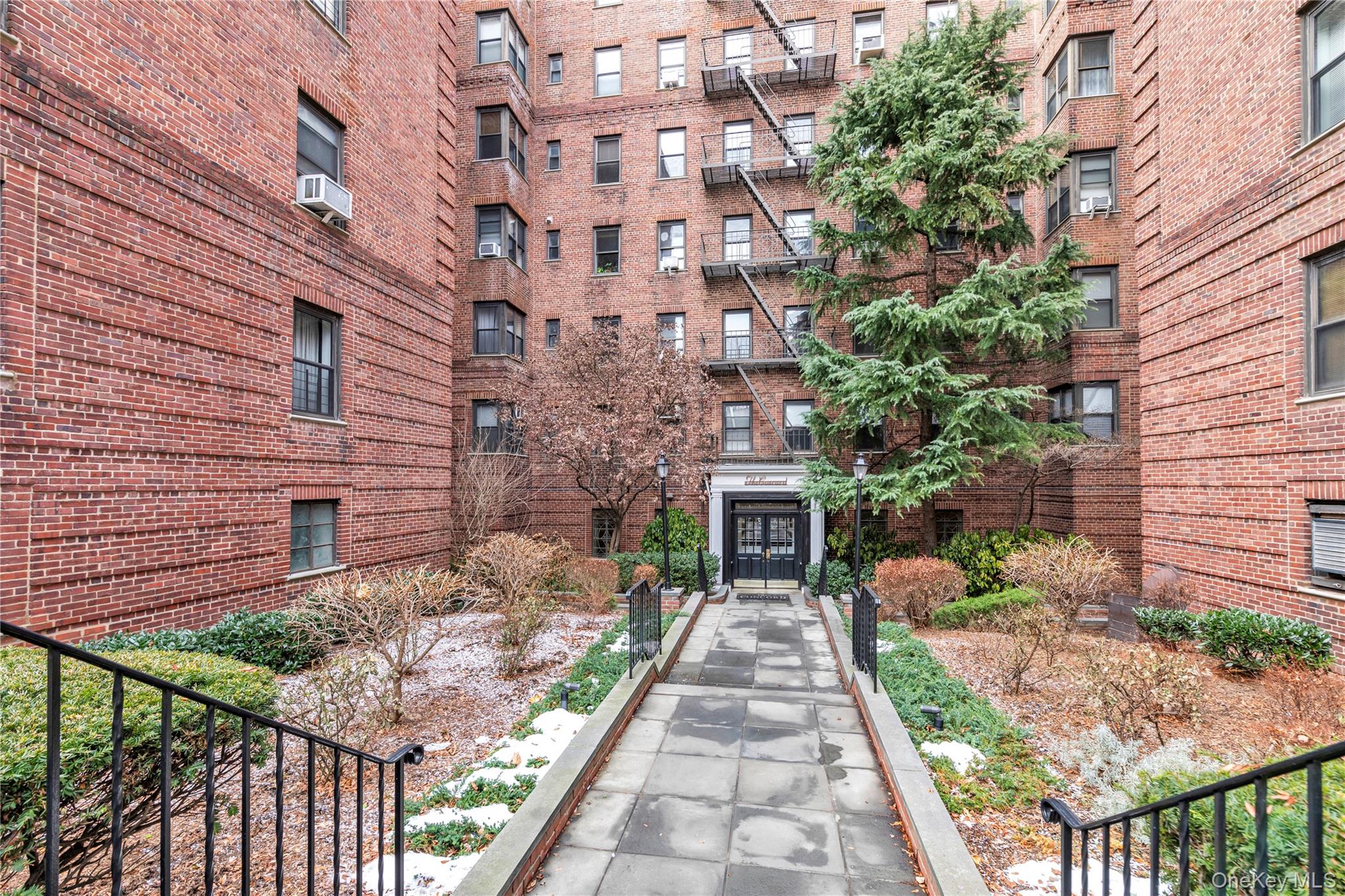 #13 photo, 25-40 31 Avenue, कुईंस Astoria , NY 11106