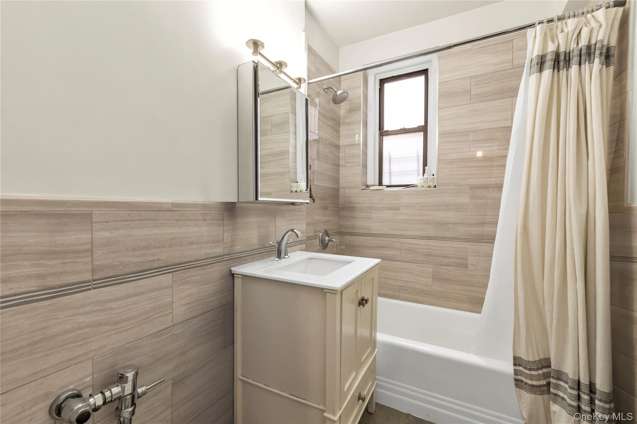 #9 photo, 25-40 31 Avenue, कुईंस Astoria , NY 11106