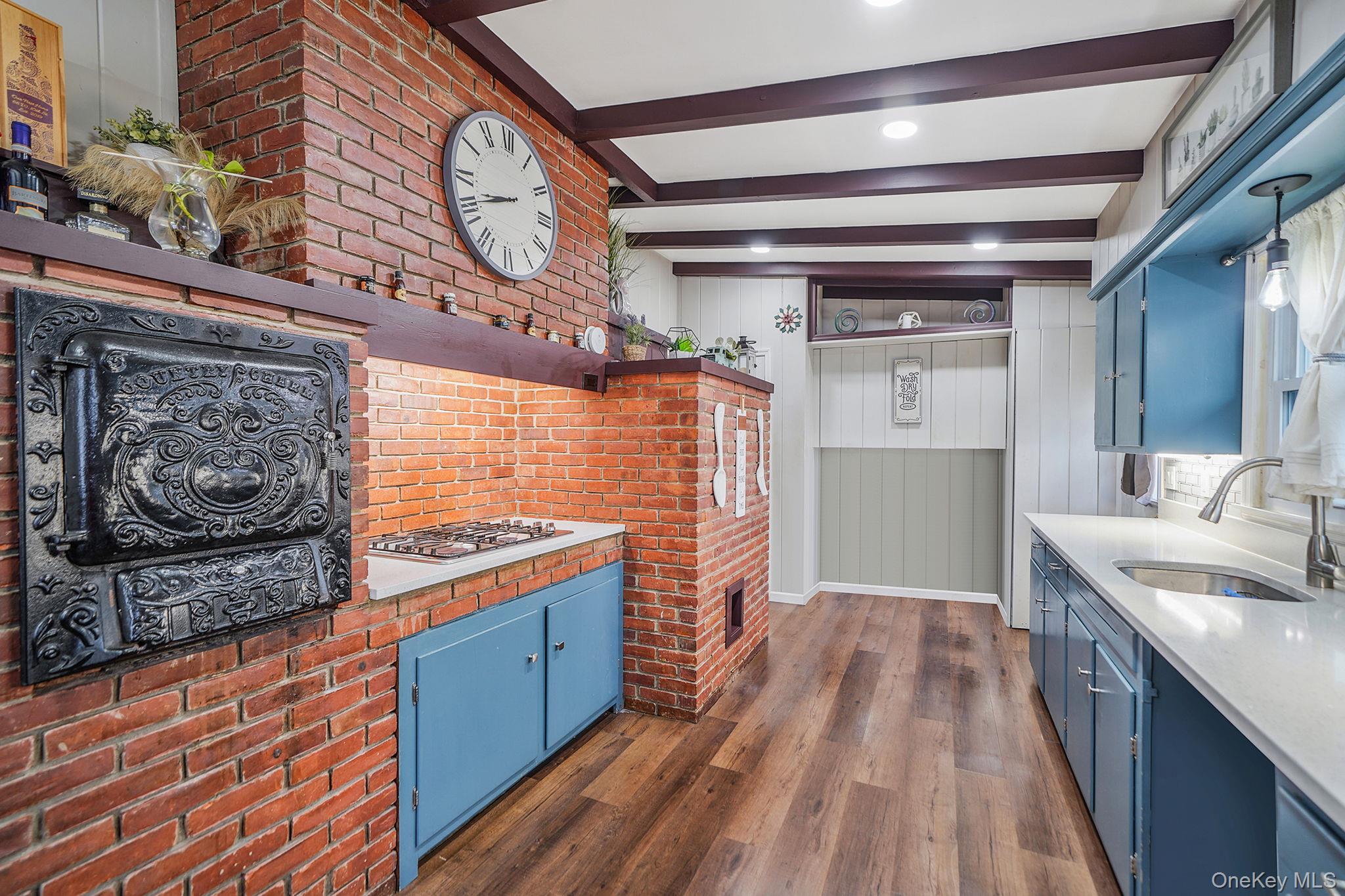 #10 photo, 66 W 10th Street, Huntington Station , NY 11746