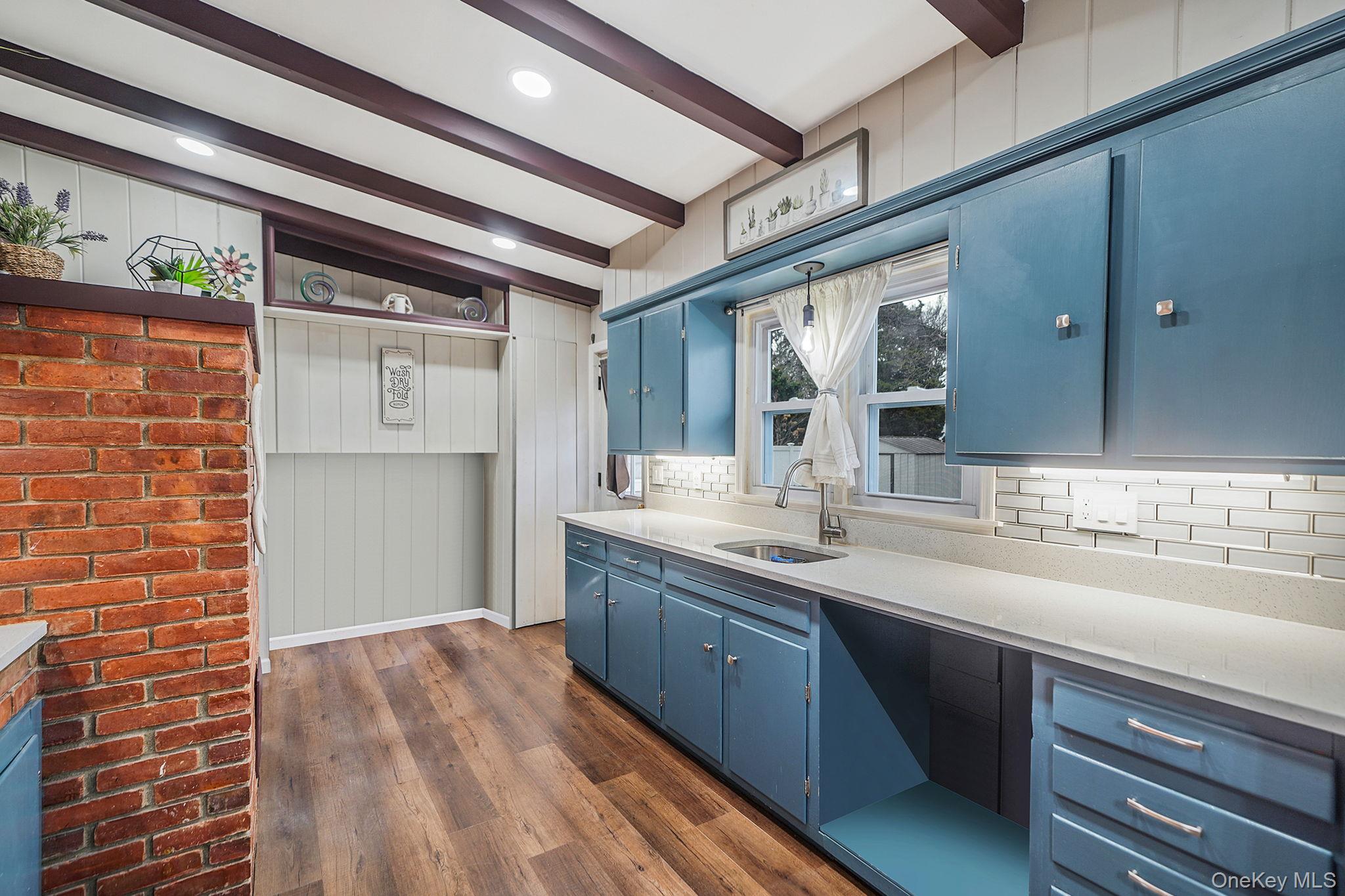 #9 photo, 66 W 10th Street, Huntington Station , NY 11746