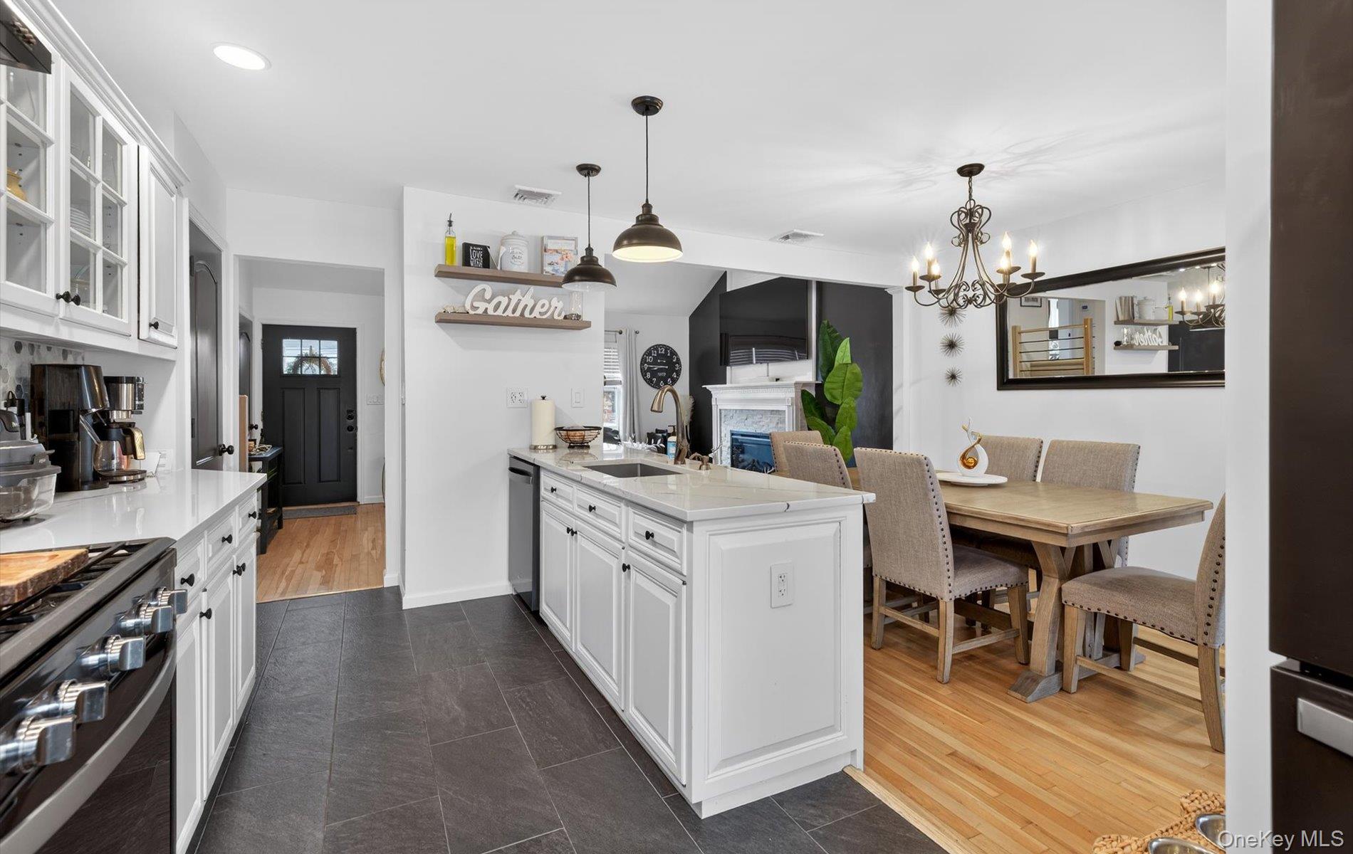 #13 photo, 175 Evergreen Avenue, सफ़ोक काउंटी Smithtown , NY 11787