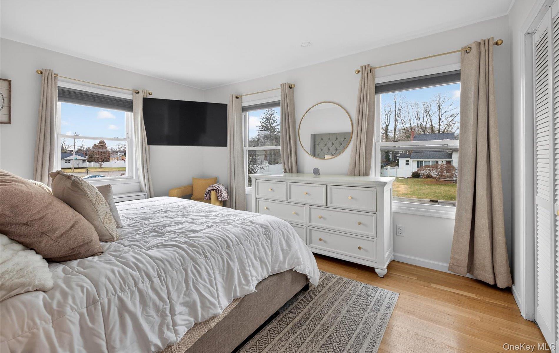 #20 photo, 175 Evergreen Avenue, सफ़ोक काउंटी Smithtown , NY 11787